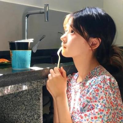 湖畔的女人们